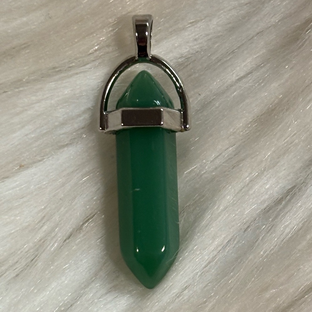 Jade Crystal Pendant Reiki Chakra NWOT